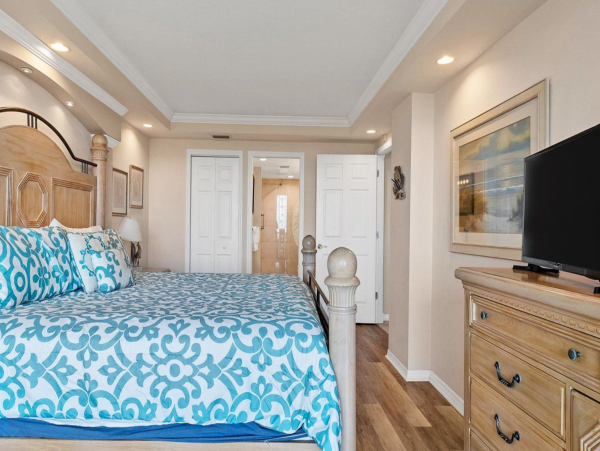 Sixth floor Condo with views of Northern Siesta Key and the Gulf